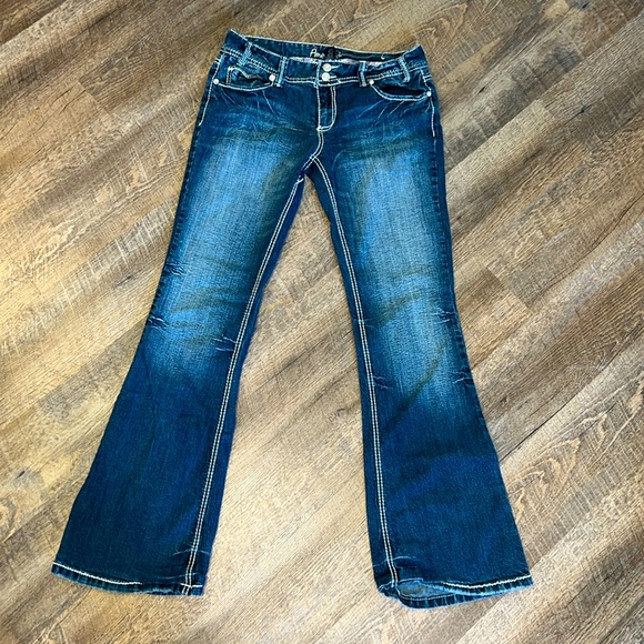 Amethyst sz 11 low rise boot cut jeans with button closure pockets. - Picture 1 of 3